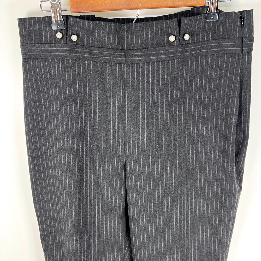 White House Black Market Relaxed Ankle Pinstripe Pants Grey Pearl Button Size 10 - Picture 3 of 8